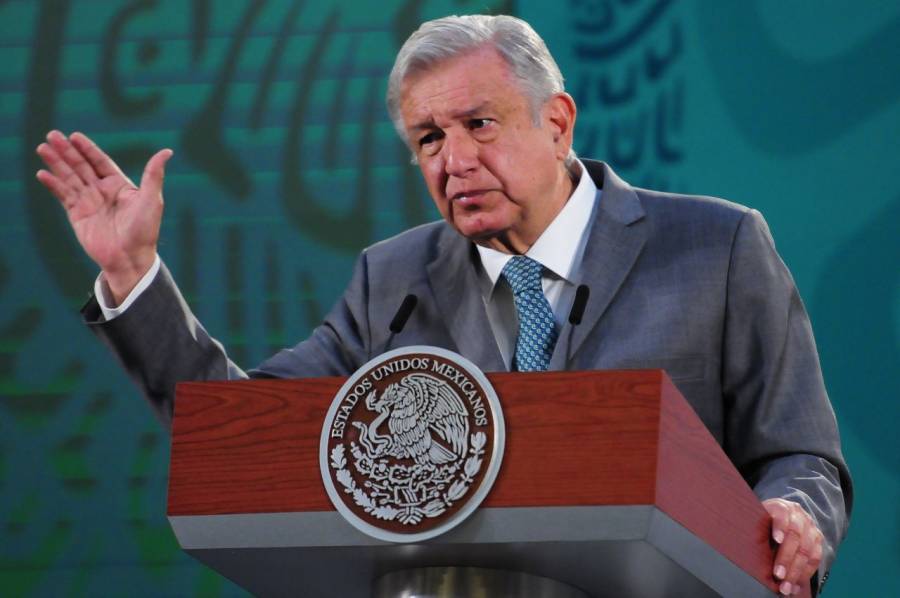 Arremete AMLO contra Claudio X González y exministro José Ramón Cossío