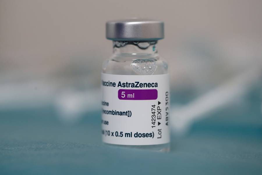 Pese a dudas, OMS pide no pausar campa&ntilde;as de vacunaci&oacute;n con dosis de AstraZeneca