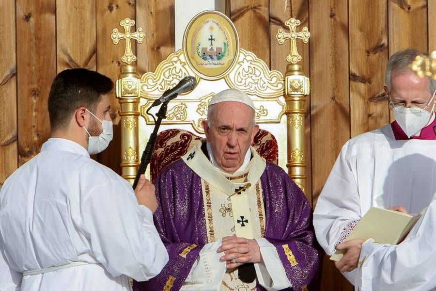 El Vaticano rechaza bendecir a parejas homosexuales
