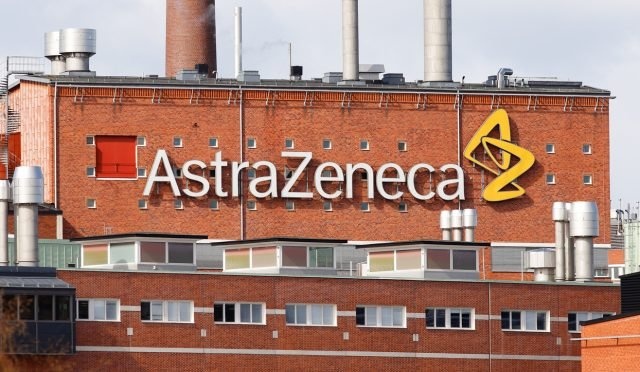 Vacuna AstraZeneca acumula problemas en Europa