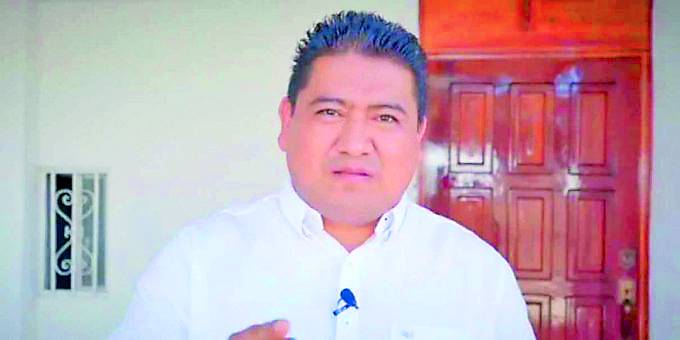 Denuncian a candidato en Oaxaca de difundir fotos de mujeres desnudas