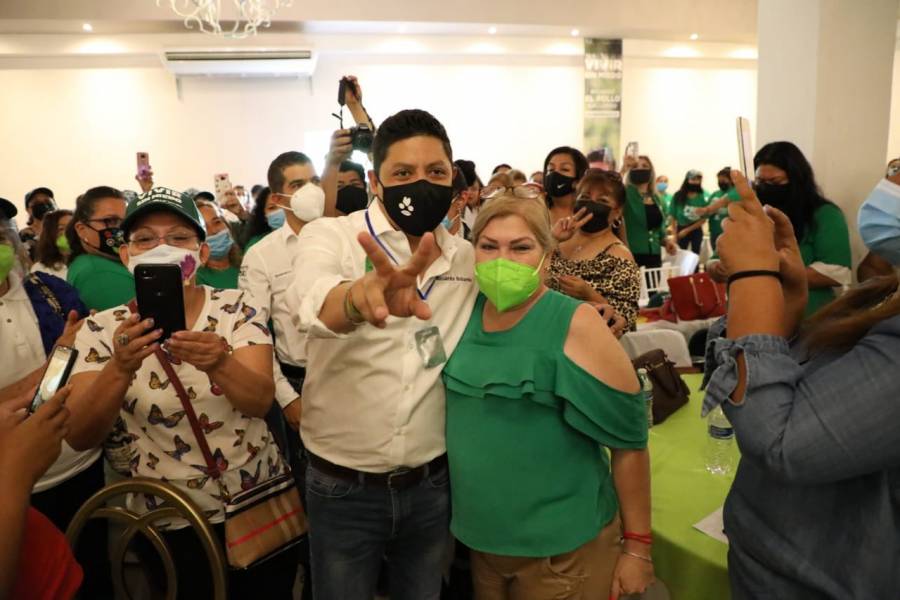 Promete Gallardo hospital y universidad gratuita en SLP