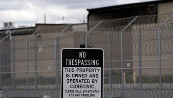 Migrantes detenidos por ICE en California son elegibles para ser vacunados