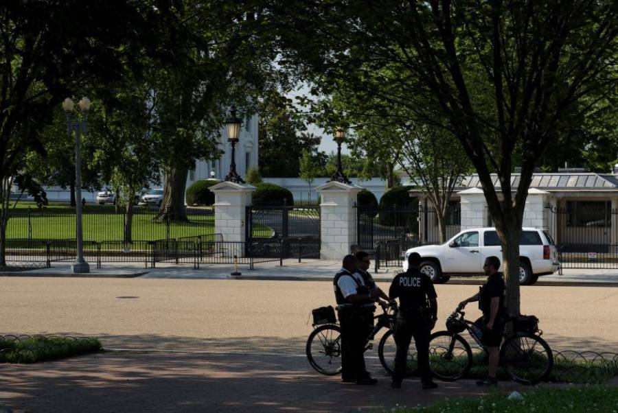 Detienen a individuo armado cerca de la residencia de la vicepresidenta de EE. UU.