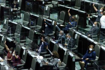 Morena presenta iniciativa para evitar suspensiones