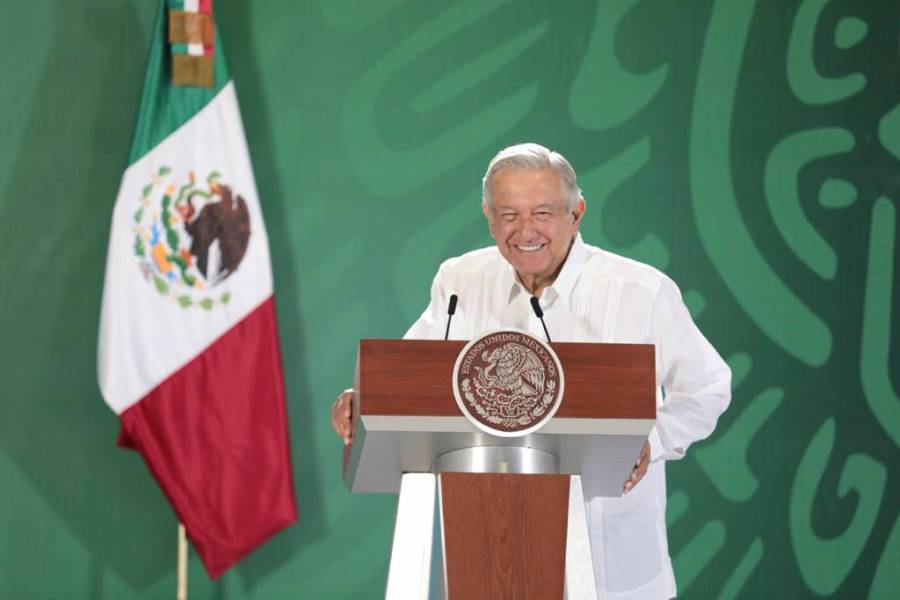“Puede ser cierto”: AMLO se burla de Loret de Mola tras supuesto préstamo a Epigmenio Ibarra