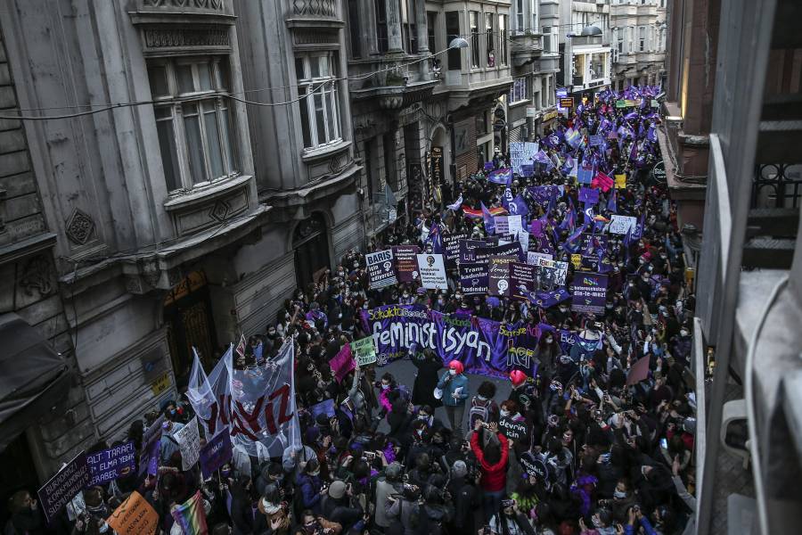 Turquía renuncia a tratado europeo para proteger derechos de las mujeres