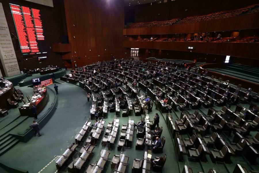 PAN pide a AMLO frenar enfrentamiento tras ola de amparos contra reforma eléctrica