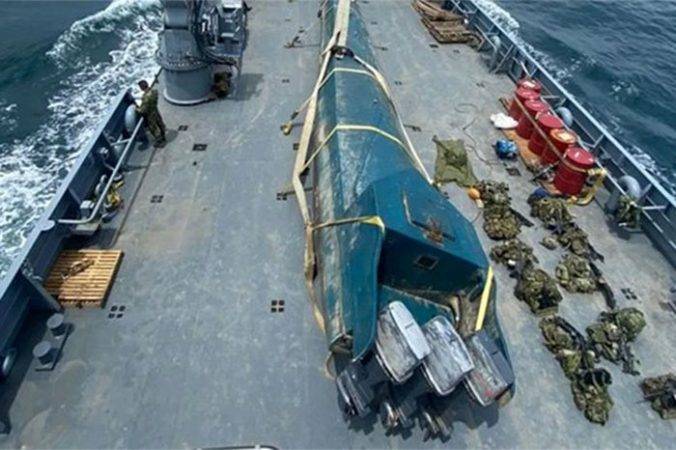 Decomisan autoridades colombianas submarino que transportaba 404 kilos de coca&iacute;na a costas mexicanas