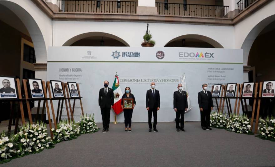 Rinden homenaje a policías emboscados en Coatepec Harinas