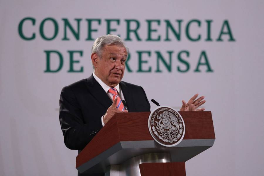 Garantiza AMLO vacunación a migrantes