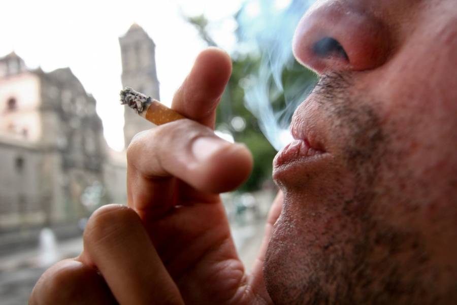No podrás fumar en tu automóvil, Morena propone 14 mil pesos en multas