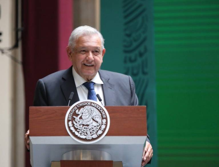 Sin presencia de gobernadores de Sinaloa y Jalisco, AMLO firma acuerdo