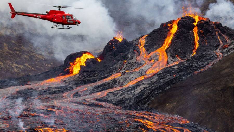 Nuevo atractivo tur&iacute;stico en Islandia: volc&aacute;n en erupci&oacute;n