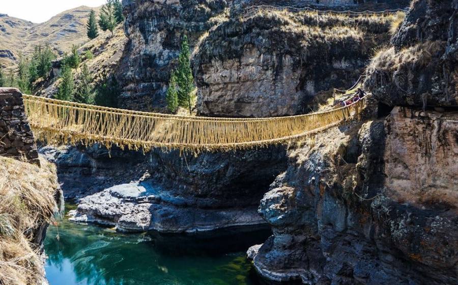 En Per&uacute; cae puente colgante debido a la falta de mantenimiento