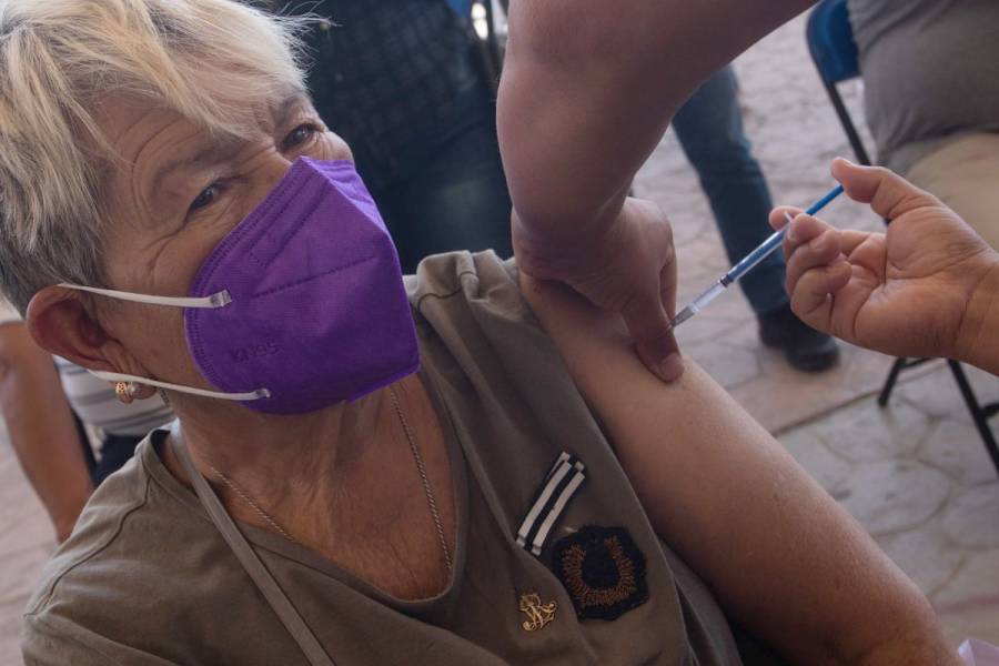 Inicia vacunación de adultos mayores en Coyoacán y Tlalpan; conoce los detalles