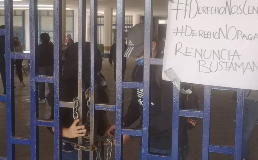 Alumnos toman Facultad de Derecho de la UNAM por falta de pago a maestros