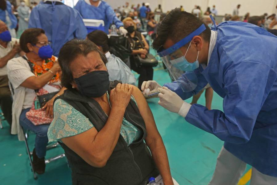 En EdoMex, esperan vacunar al 80% de adultos mayores en dos semanas