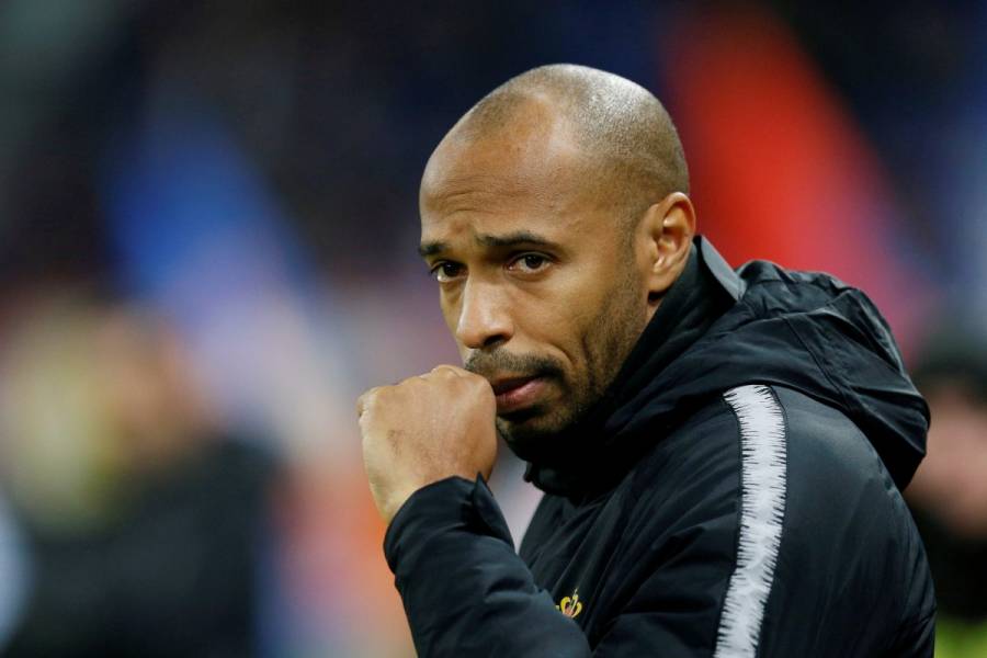 Exfutbolista Thierry Henry deja las redes sociales como protesta