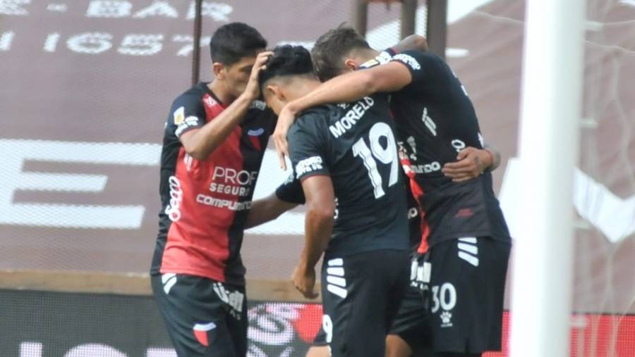 Col&oacute;n vence a Platense y sigue l&iacute;der en liga argentina