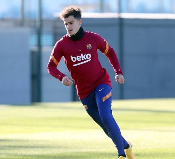 Coutinho deja Barcelona para rehabilitarse en Brasil