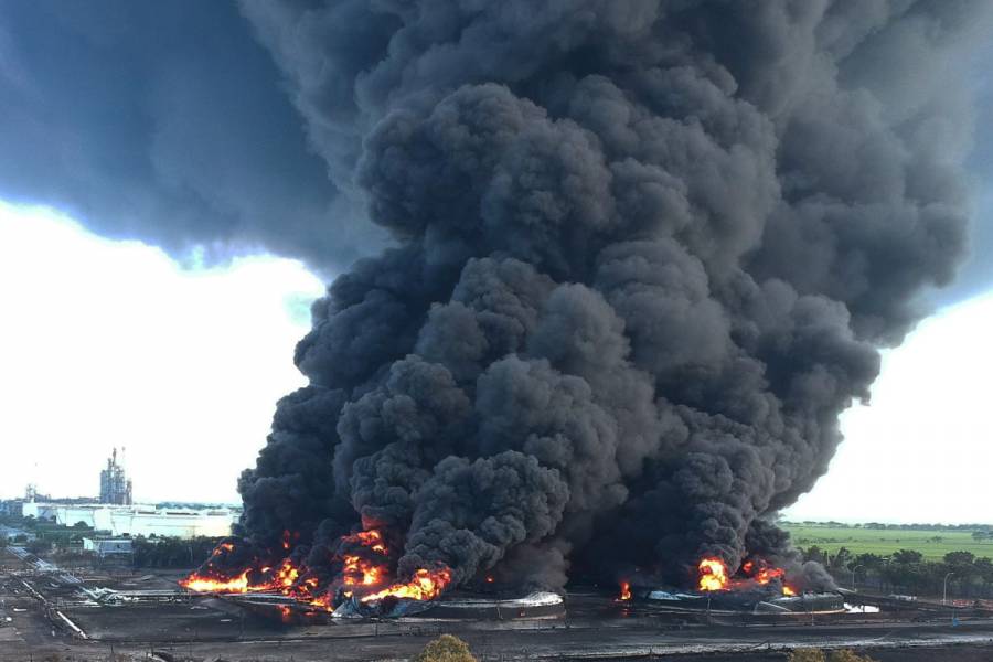 Incendio en refinería de Indonesia deja varios heridos y casi mil evacuados