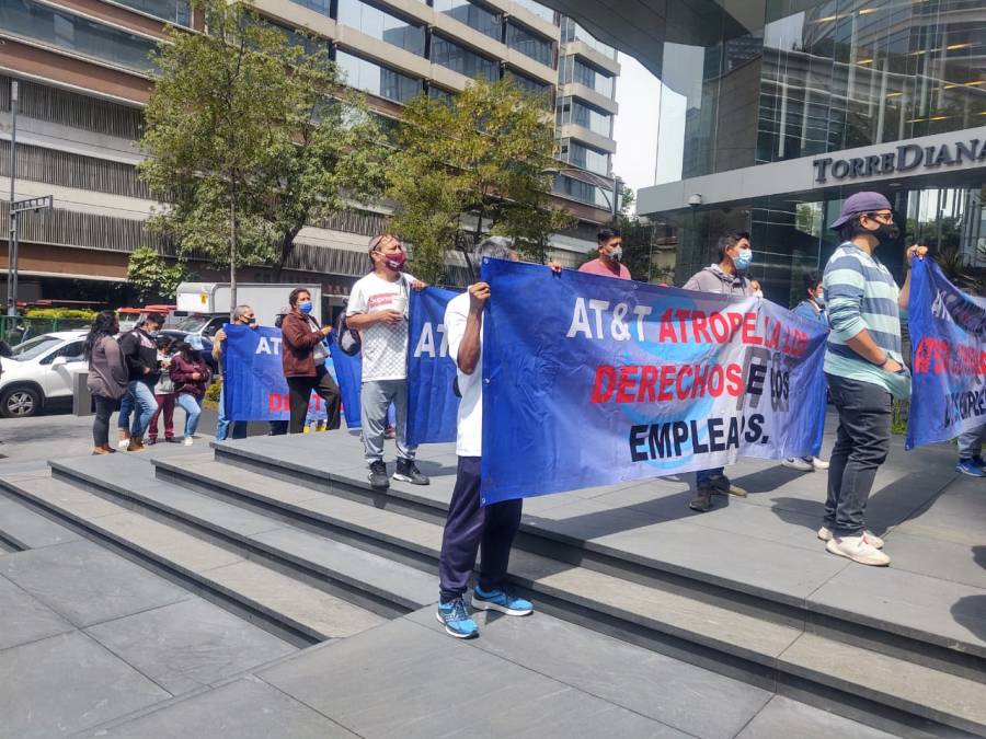 Trabajadores de AT&T Comunicaciones se manifiestan para denunciar maltrato laboral