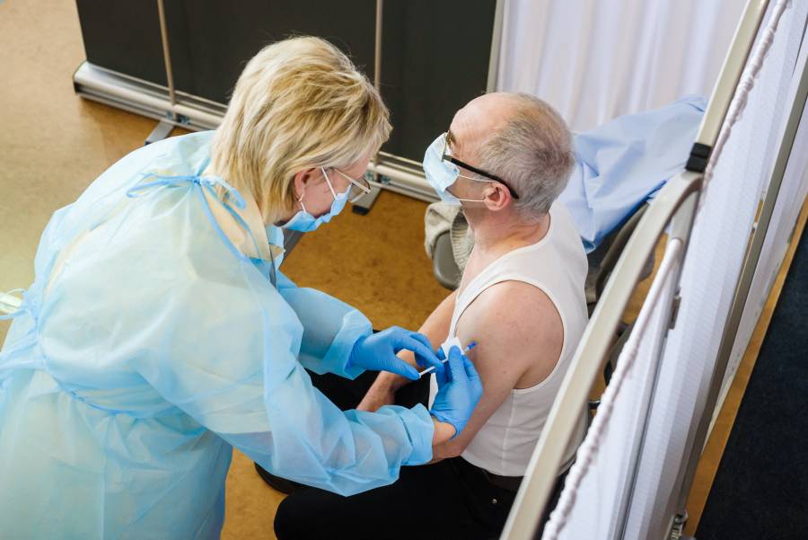 Expertos dan detalles sobre origen del coronavirus en pleno aumento de restricciones y casos