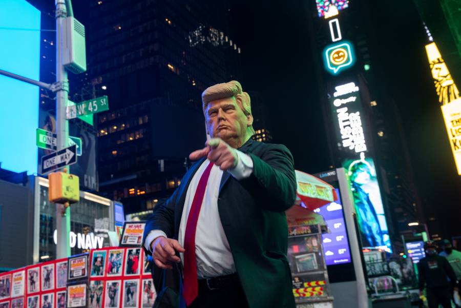 Trump lanza web para 