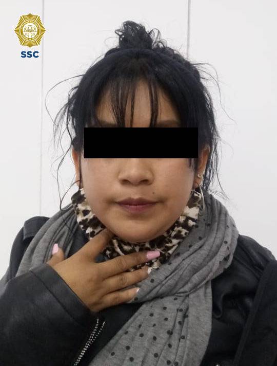 Detienen a dos mujeres por probables robos a usuarios del metro de la CDMX