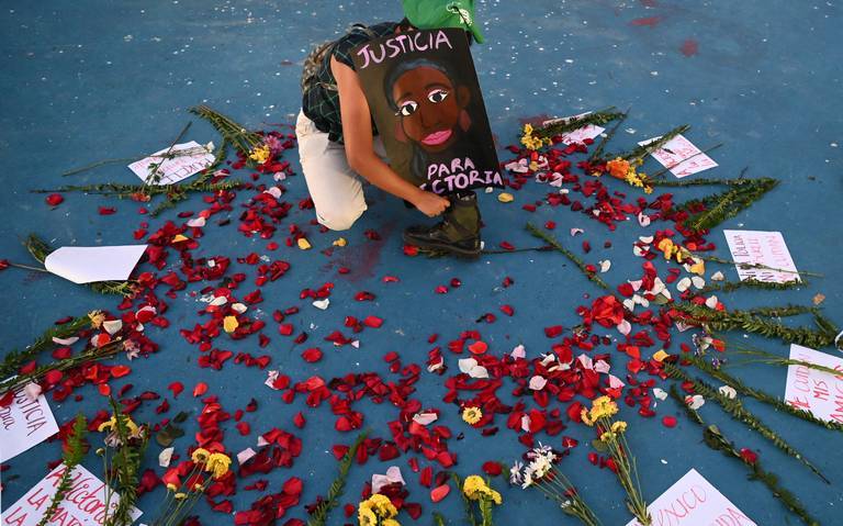 Entrega migración tarjetas humanitarias de visitante en México a las dos hijas de salvadoreña asesinada