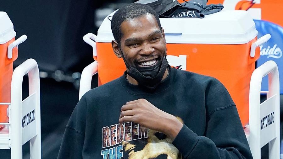 Kevin Durant fue multado por la NBA tras hacer insultos homófobos.