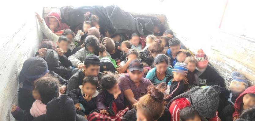 En Nuevo León, Guardia Nacional rescata a migrantes hacinados en un camión