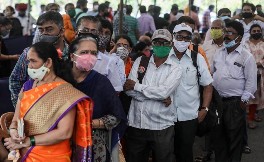 Supera India la barrera de los 100 mil contagios diarios de Covid