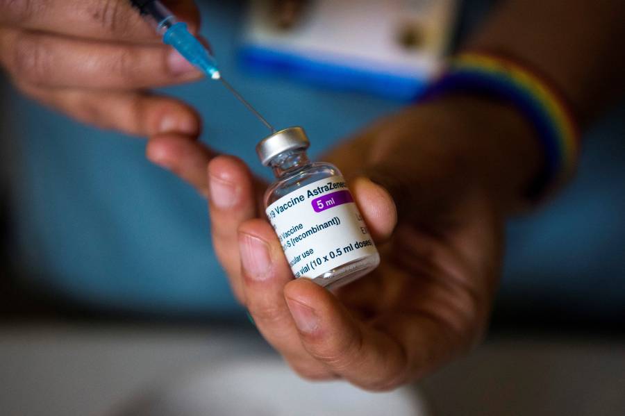 Uni&oacute;n Europea se&ntilde;ala v&iacute;nculos entre co&aacute;gulos y vacuna Covid de AstraZeneca