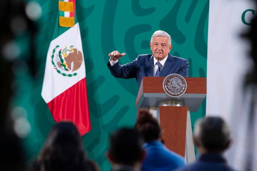 AMLO compara vacuna 