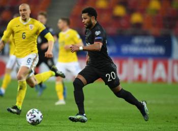 Serge Gnabry, baja por COVID-19 en el Bayern M&uacute;nich ante el PSG