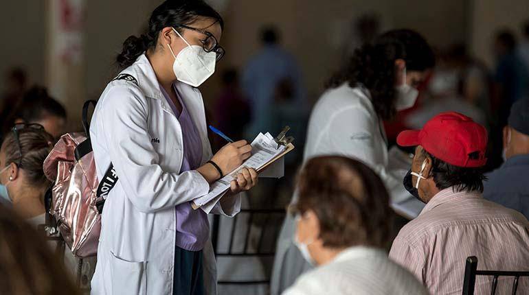 Uso de corticoides reduciría mortalidad en pacientes mayores con Covid