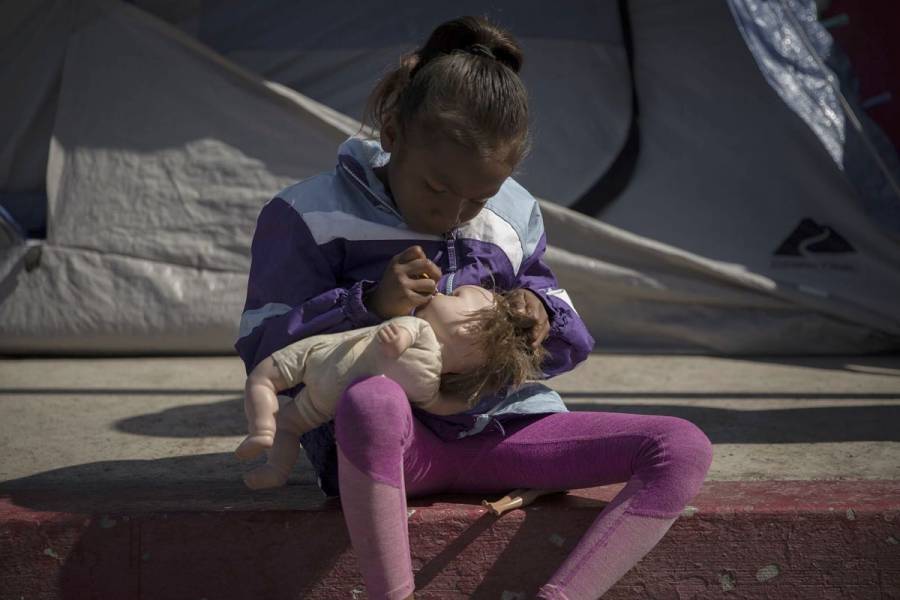 Rescatan a dos niños abandonados en la frontera entre EEUU y México