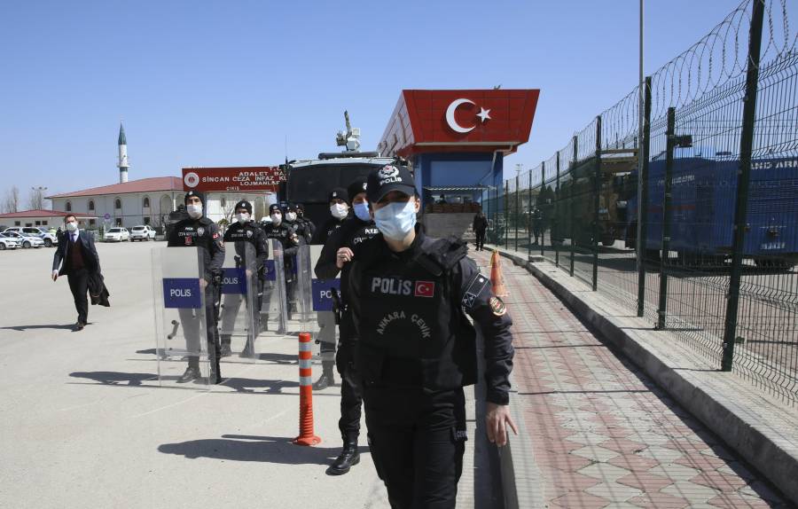 Cadena perpetua para 32 exmilitares en Turqu&iacute;a