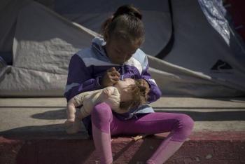 Rescatan a dos ni&ntilde;os abandonados en la frontera entre EEUU y M&eacute;xico