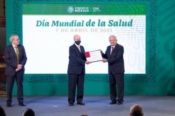 Entregan reconocimientos a personal m&eacute;dico en ma&ntilde;anera