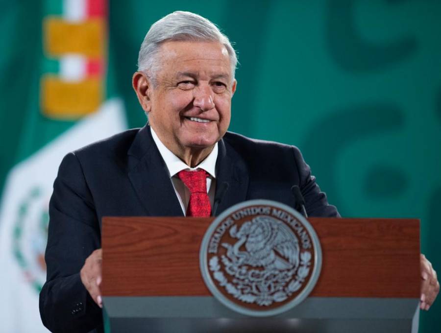 AMLO será vacunado con AstraZeneca; dice que riesgos son mínimos