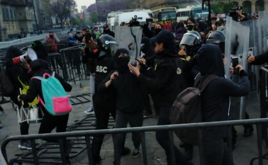 Gobierno de CDMX informa sobre el enfrentamiento entre comerciantes y feministas
