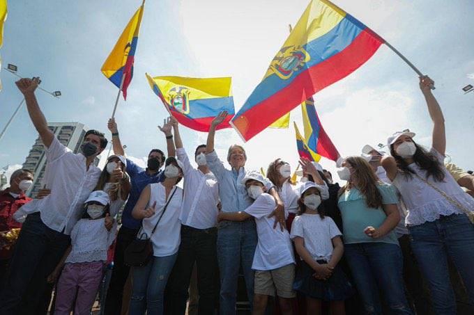 Lasso lidera la votación por la presidencia en Ecuador