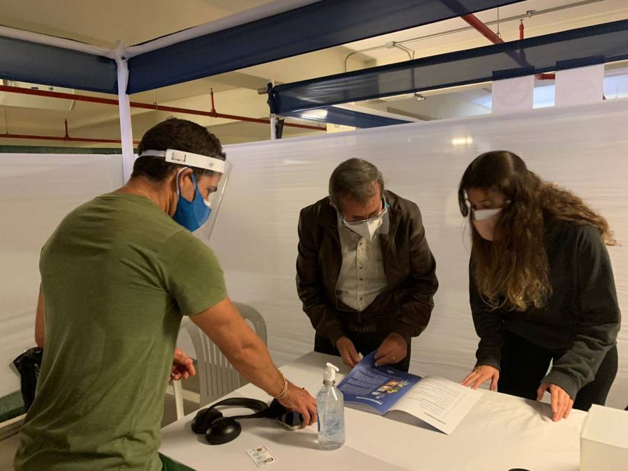 Emiten peruanos voto para elegir Presidente y legisladores