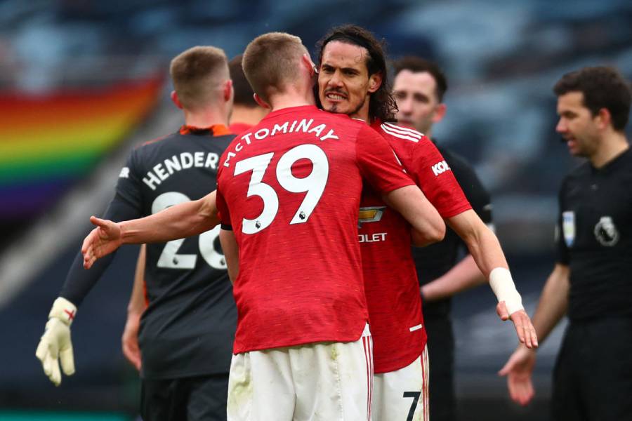 Cavani acerca a Manchester United al subcampeonato en Premier League