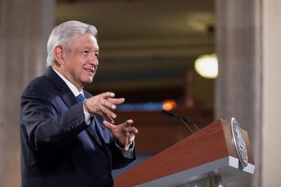 AMLO celebra alianza de Televisa y Univisión