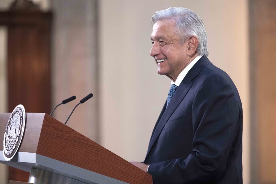 AMLO califica de 