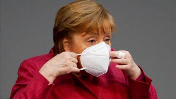 Angela Merkel recibi&oacute; su primera dosis de vacuna de AstraZeneca